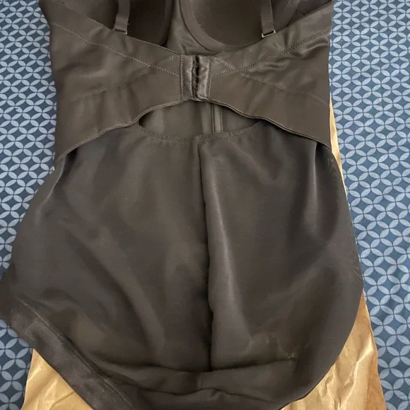 Maidenform Elegant Black Shapewear Bodysuit - Picture 4 of 6